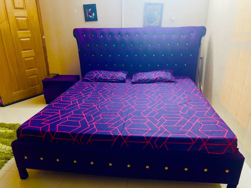 Bed with 2 side Table 0