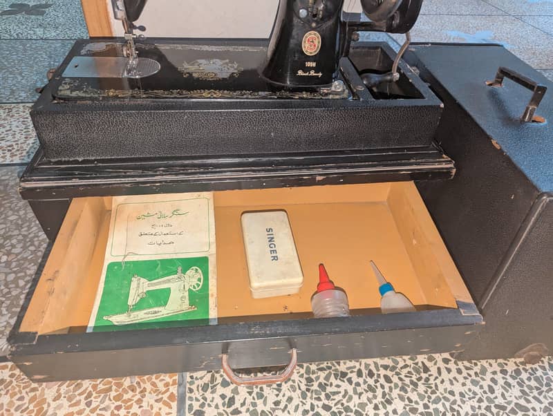 Singer Sewing Machine 2