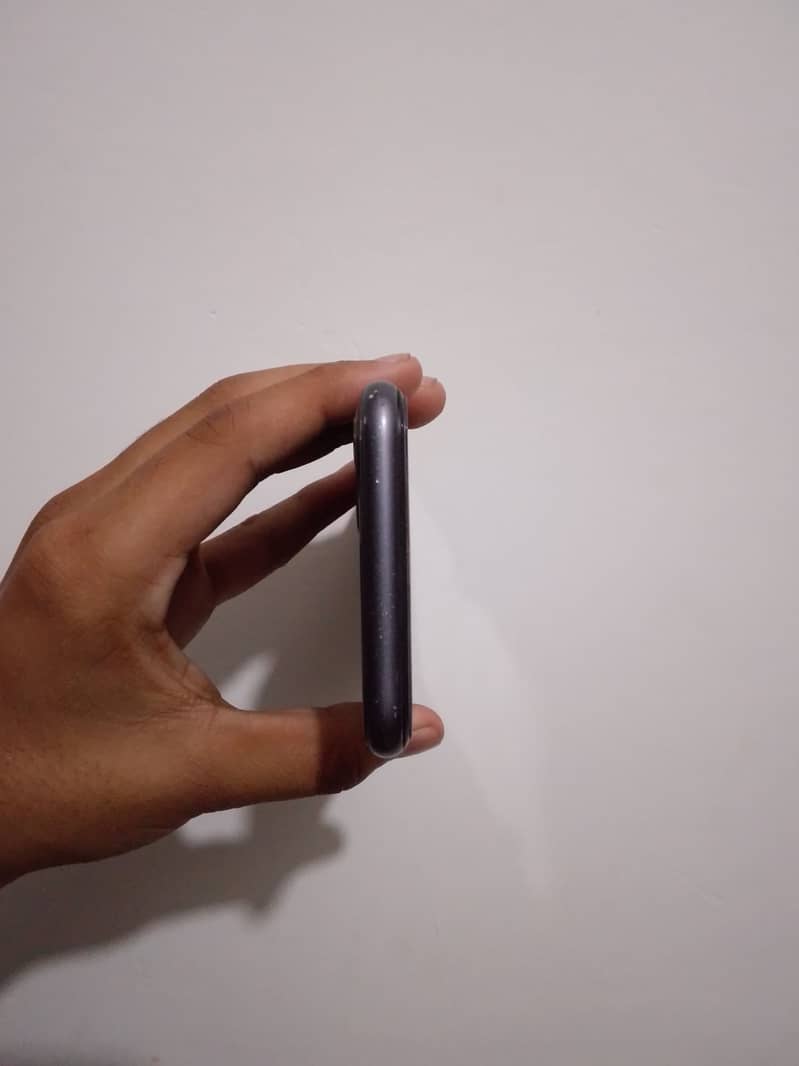 IPHONE 11 8