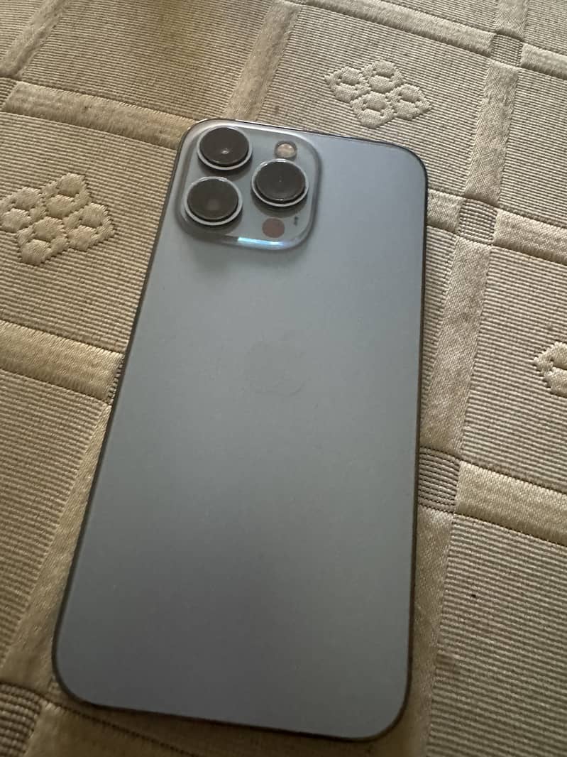 Apple iPhone 13 2