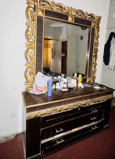 Furniture : bed with tow site tables,dressing table divider & wardrobe