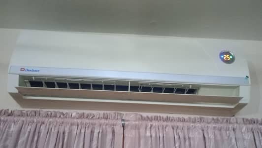 1.5 ton Dawlance Air conditioner perfect condition rarely used