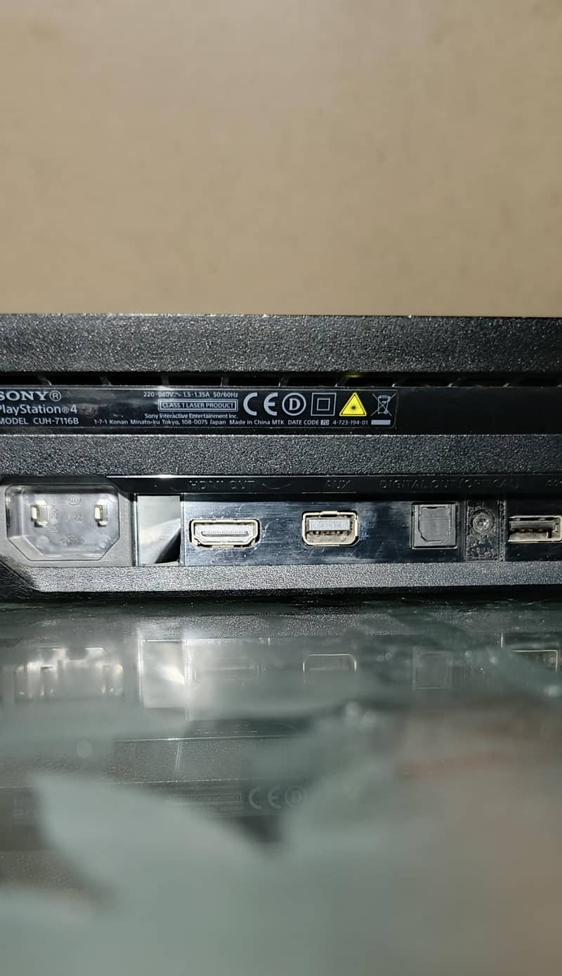PS4 PRO WITHOUT CONTROLLER AND WITHOUT BOX 1