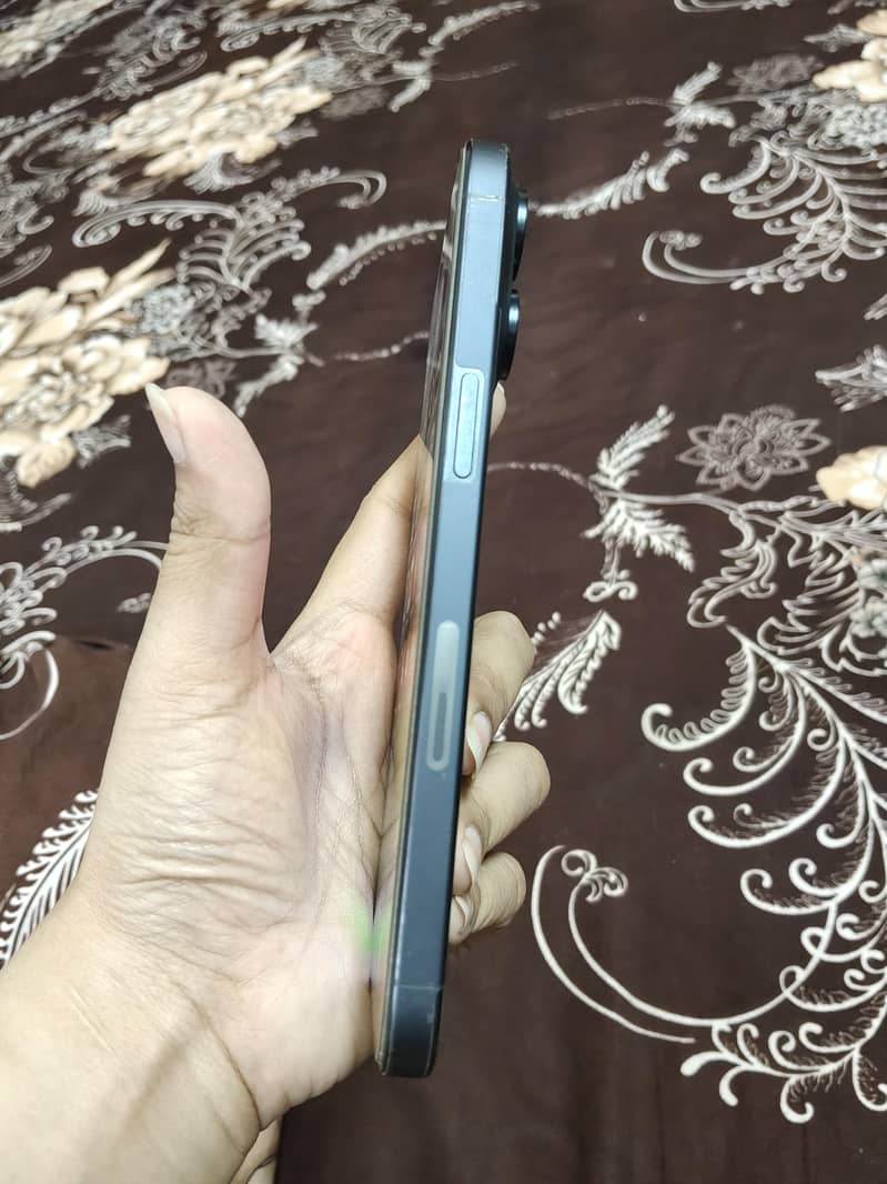 Apple iPhone 15 Pro Max 1