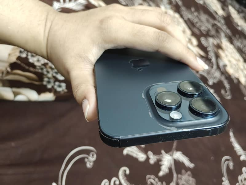 Apple iPhone 15 Pro Max 2