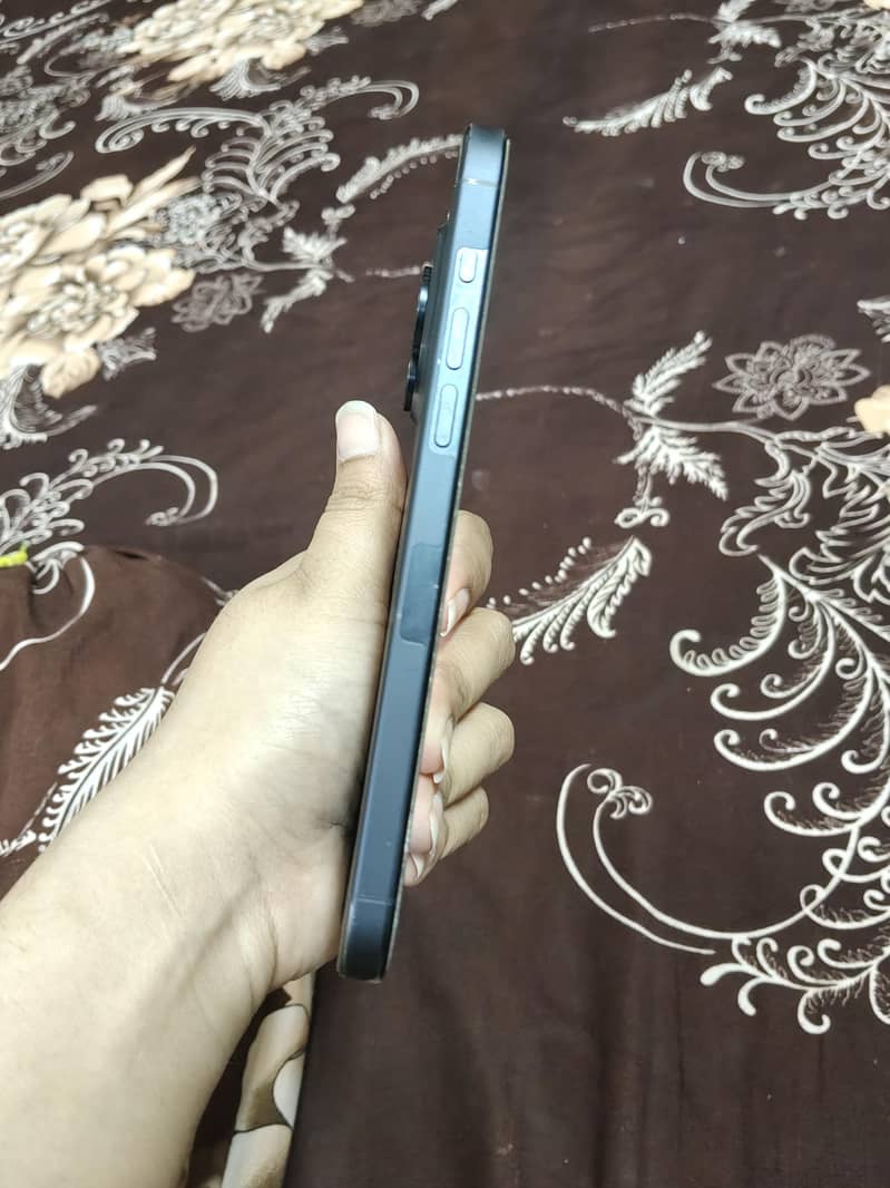Apple iPhone 15 Pro Max 3