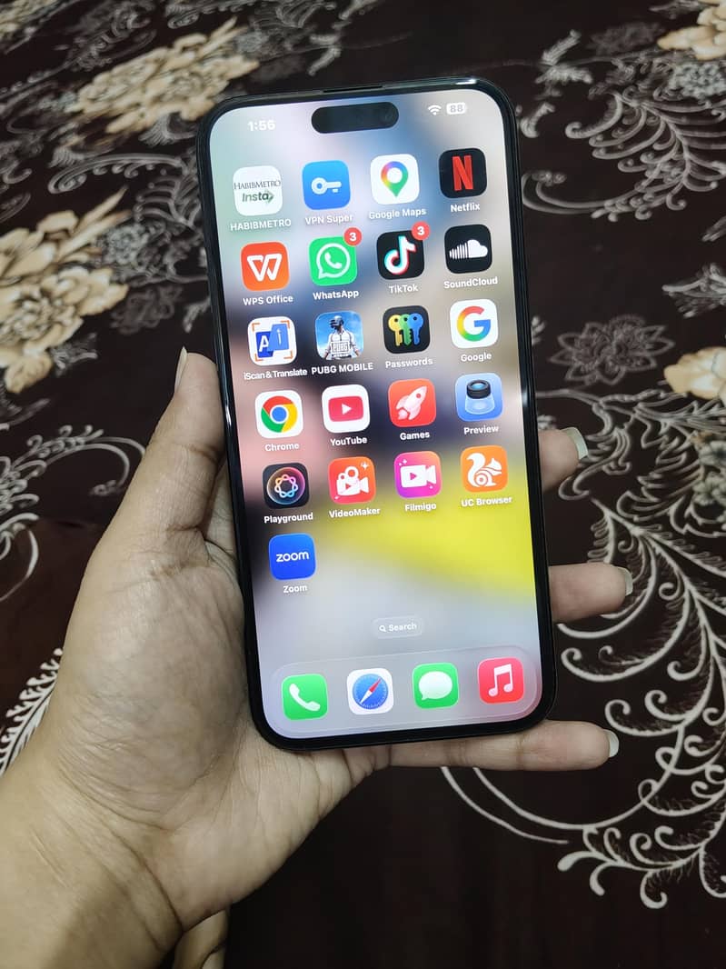 Apple iPhone 15 Pro Max 4