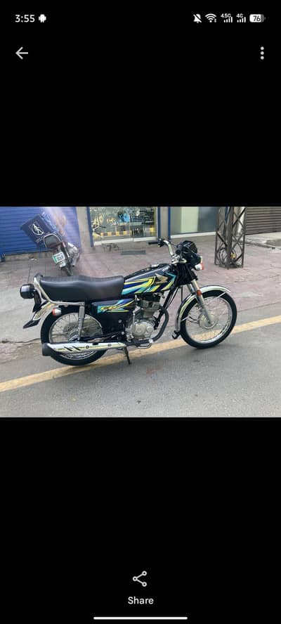 Honda 125 Black.