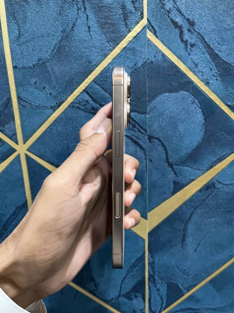 Iphone 16 pro 4