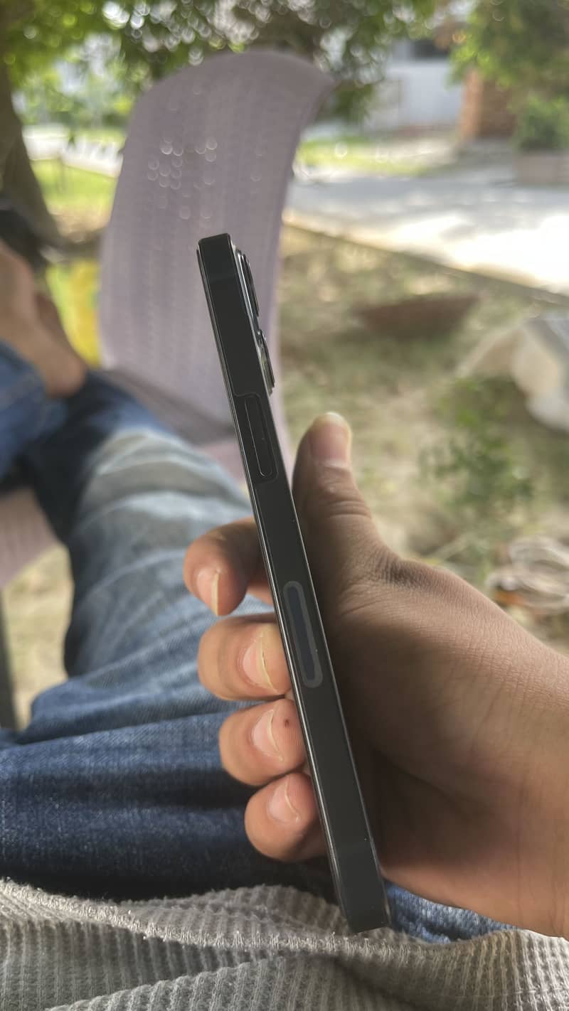 Apple iPhone 13 5