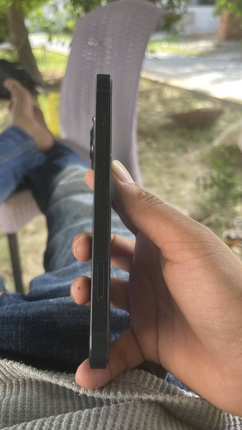Apple iPhone 13 6