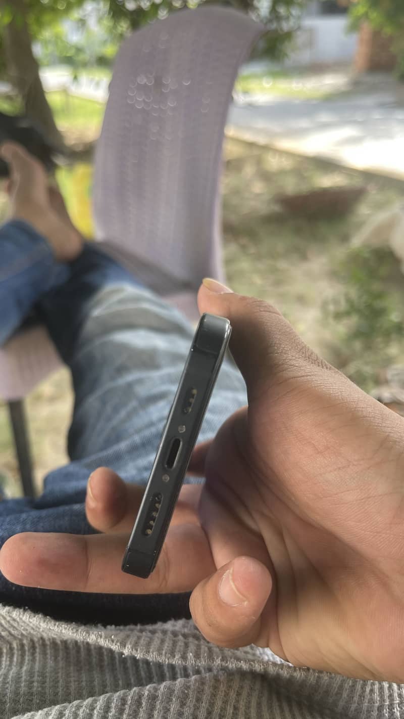 Apple iPhone 13 7