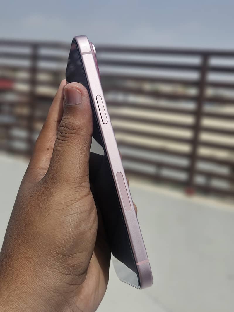 iPhone 15 Plus 3