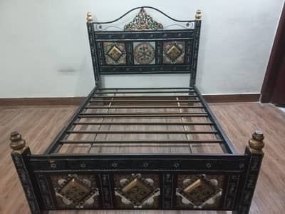 Iron bed for sale in good condition