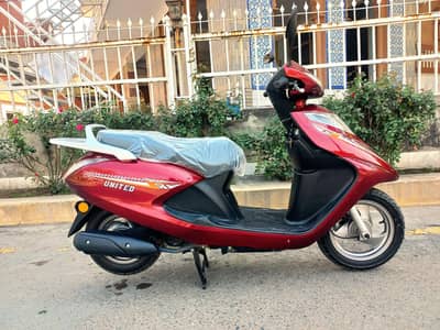United scooty 100 CC petrol 2024 end model totally new scooty 2500 km