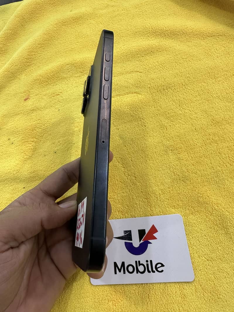 iPhone 16 pro max 4