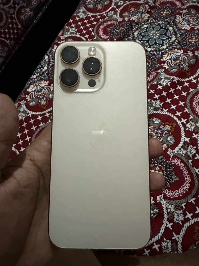 iPhone 16 pro max 3