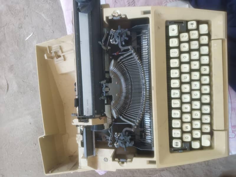 Typewriter 0