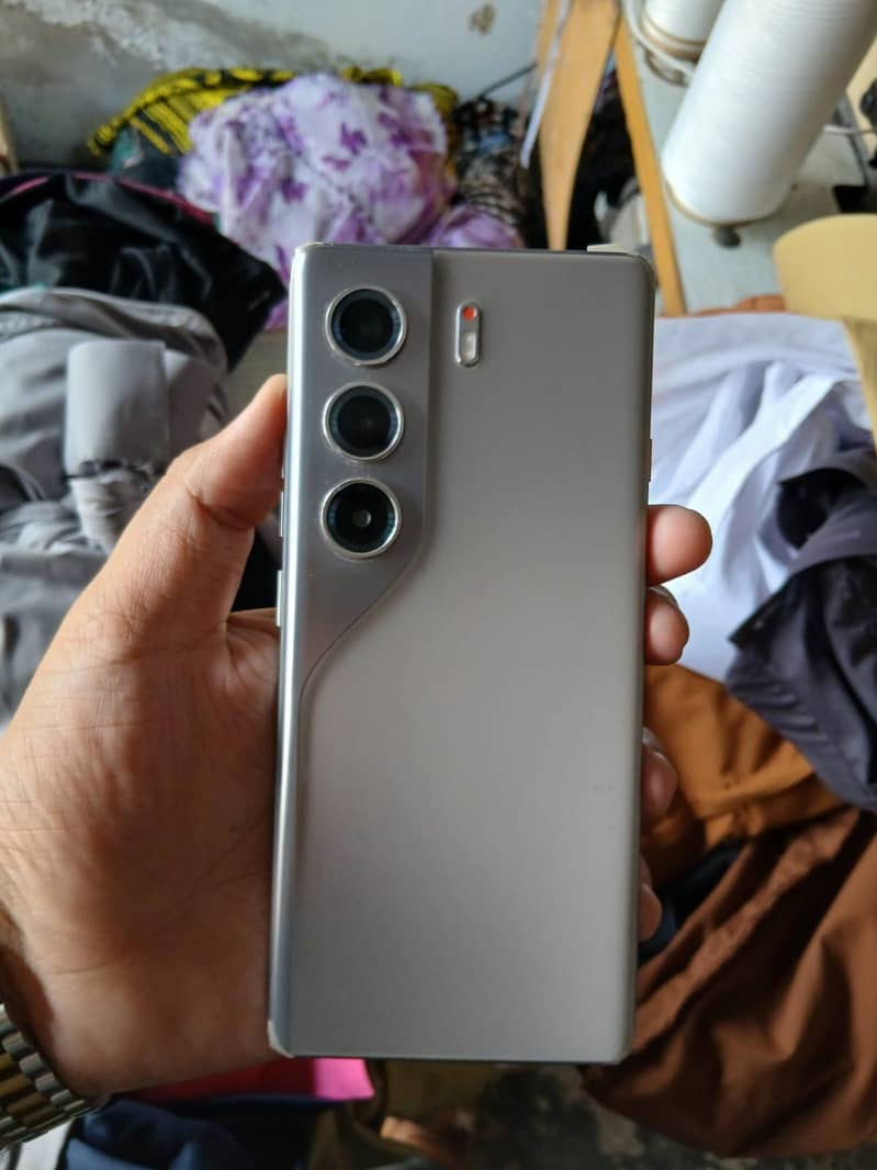 Tecno CAMON 40 Pro 0