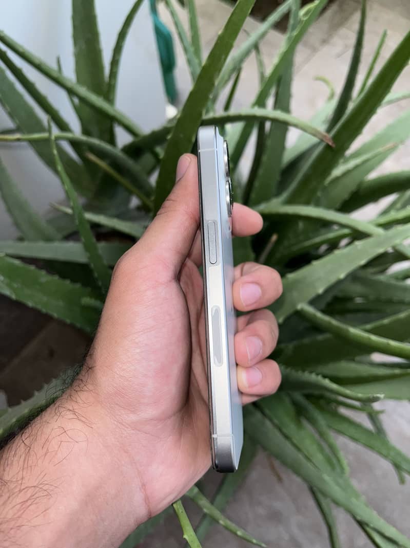 Apple iPhone 15 Pro 0