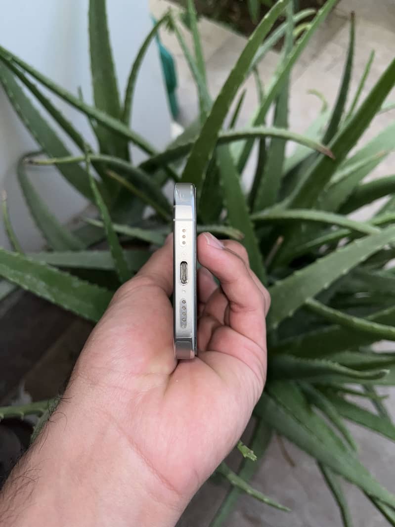 Apple iPhone 15 Pro 3
