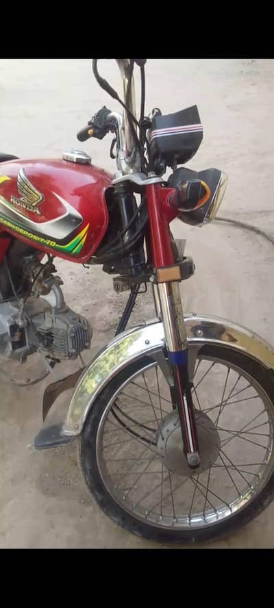 Honda CD 70 Red Color – Excellent Condition – Smooth Engine