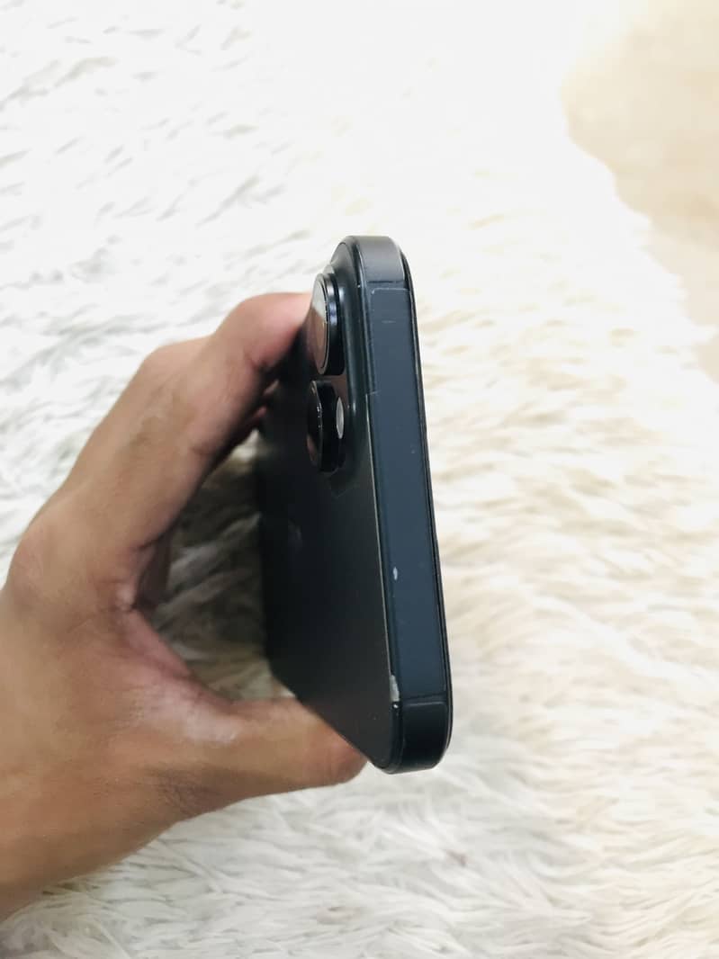 iPhone 15 plus 4