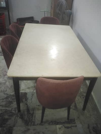 Dining with 6 chairs for sail In very good conditiin
