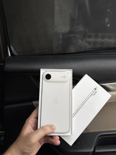 iPhone AIR 256 GB - Factory Unlocked (Almost New)