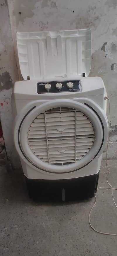 bilkul new cooler hai only one month use very nice cooling 03009432611