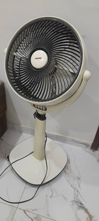 royal fan