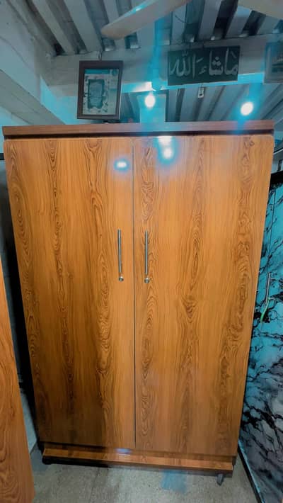 Stylish 4×6 Wardrobe with Locker & Foldable Shelves | Premium Design
