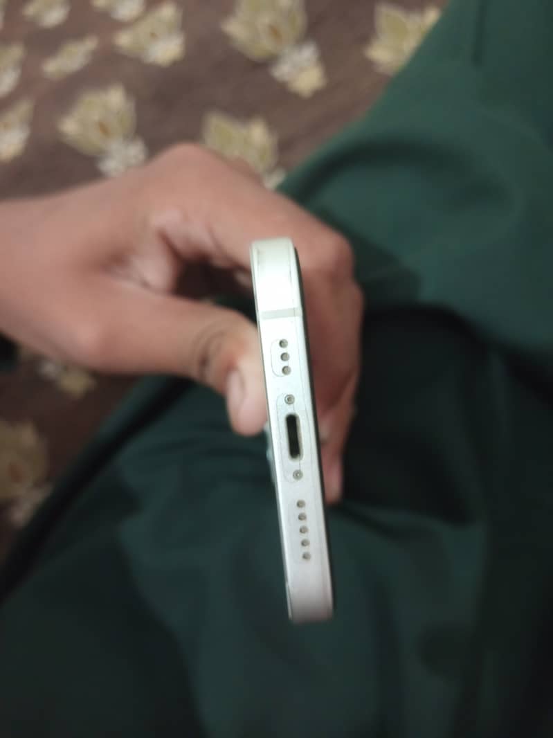 Apple iPhone 13 2