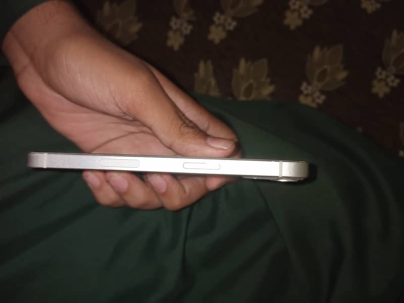 Apple iPhone 13 3