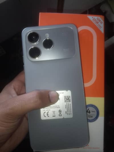 tecno spark 40 full warranty 6/128 with box chrger 10/10