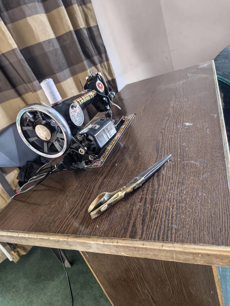 Sewing Machine Stand 1