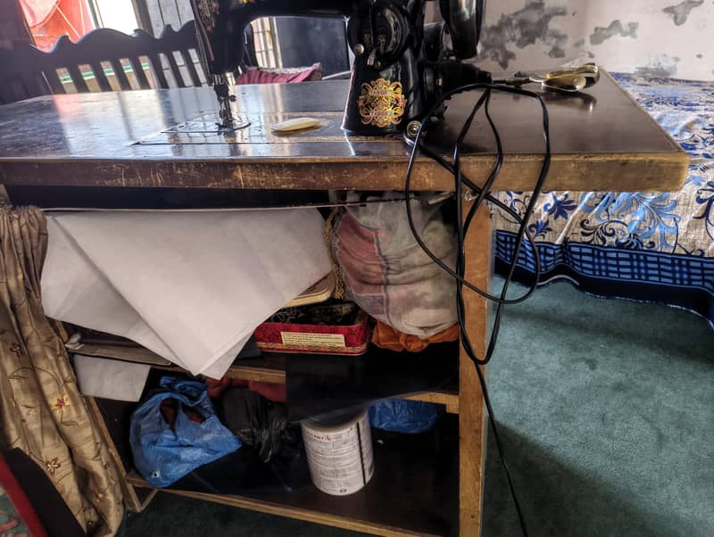 Sewing Machine Stand 3