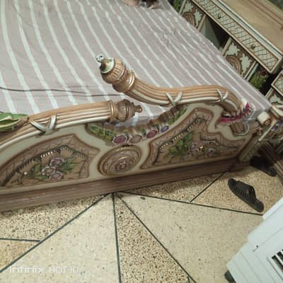 only 1 year used bed 2 side table and dressing03211406040
