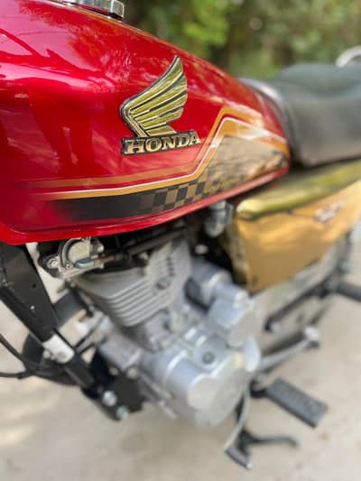 Gold edition Honda 125 self start isl num