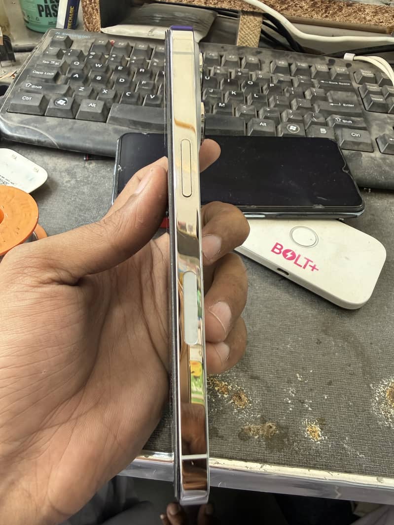 Apple iPhone 13 Pro 4
