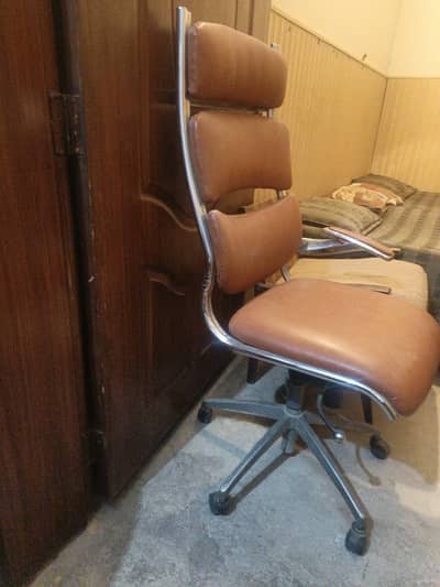 office chair theak h just kuch time use ki hai