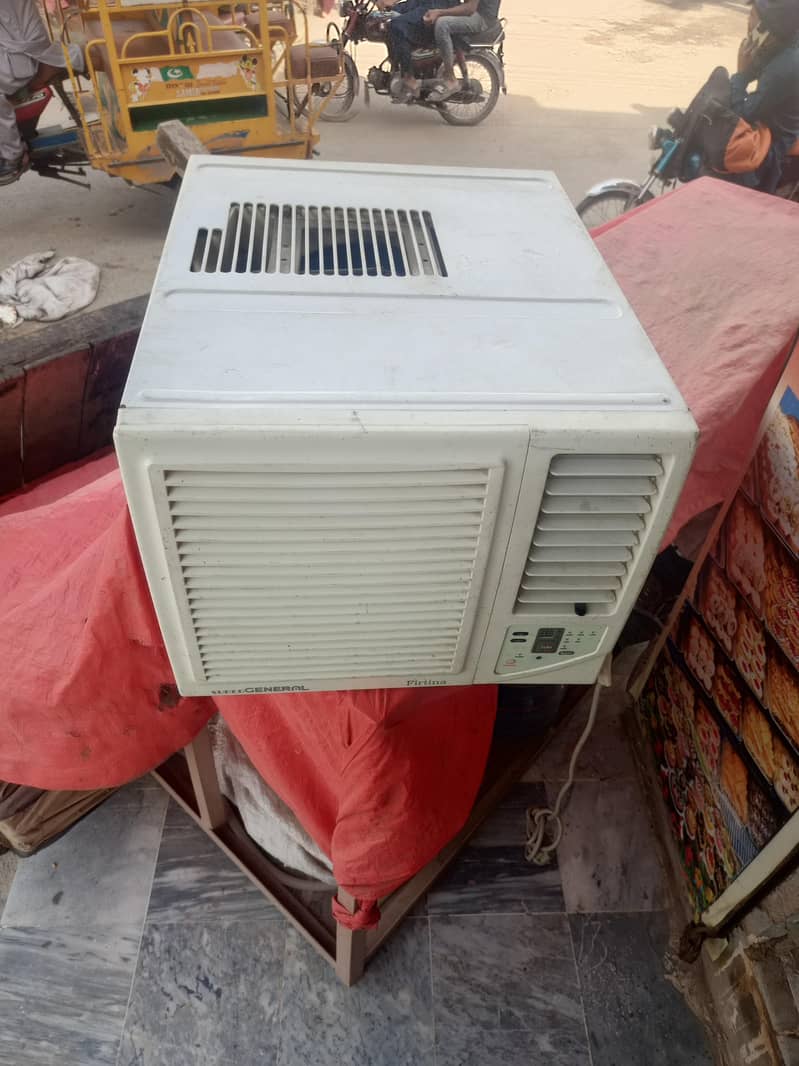 window AC 1