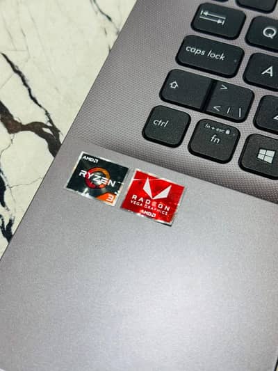 ASUS 3200U