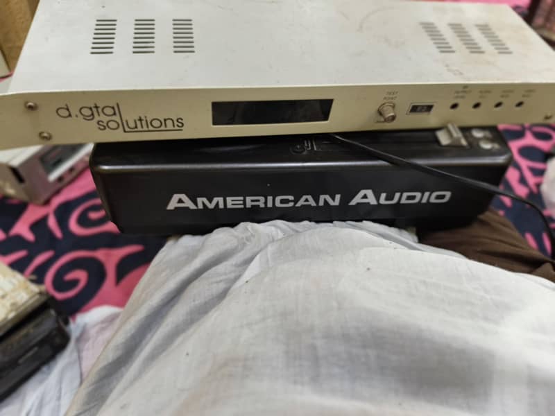 V CD  player 1