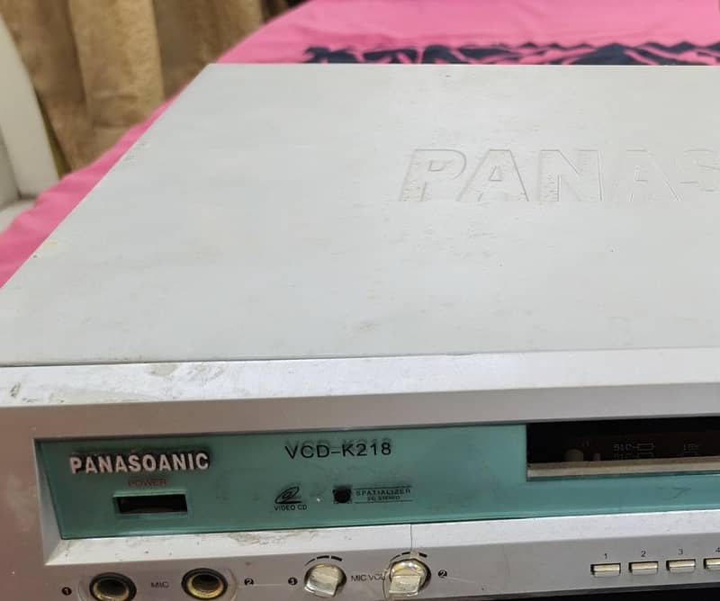 V CD  player 2