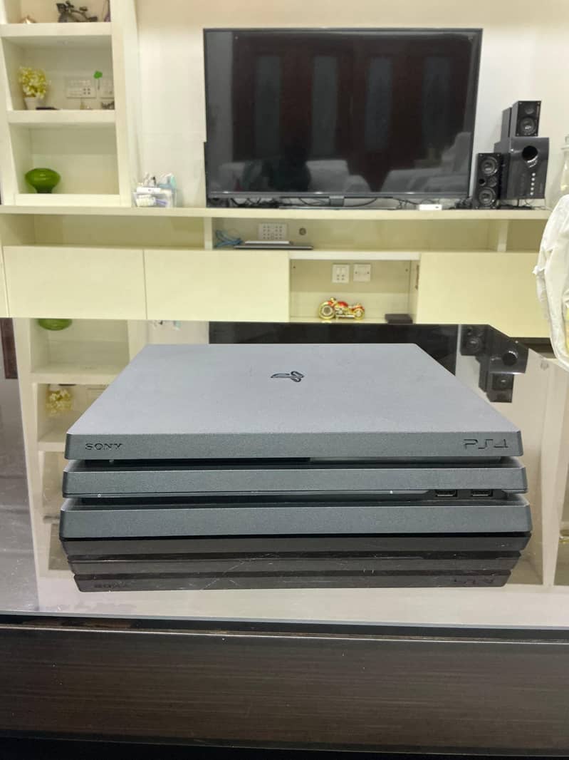 PS4 Pro 1TB 1