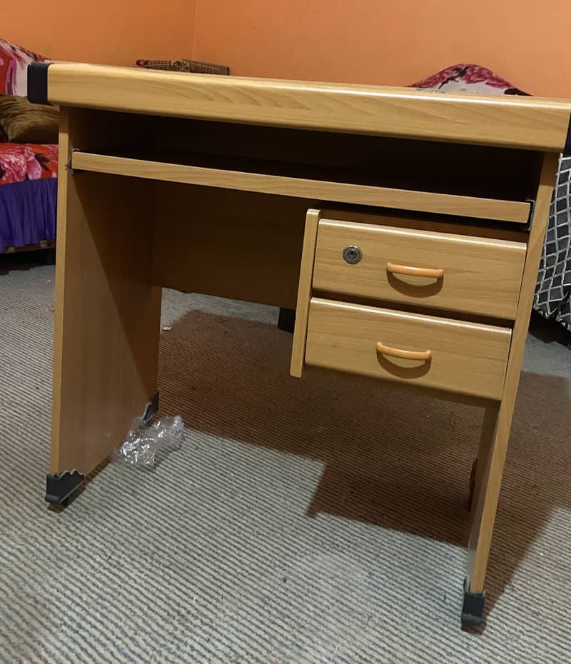 Computer table 4