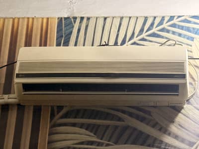 1Ton ac for sale urgent All ok hai 40,000 location Dhoke ratta