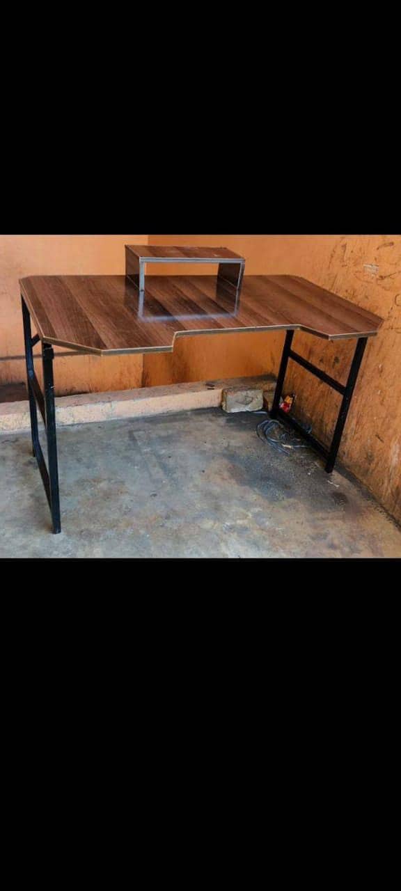 Computer table 0