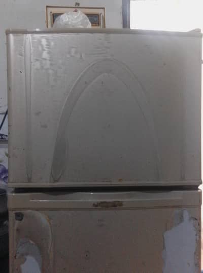 Dawlance refrigerator for urgent sale